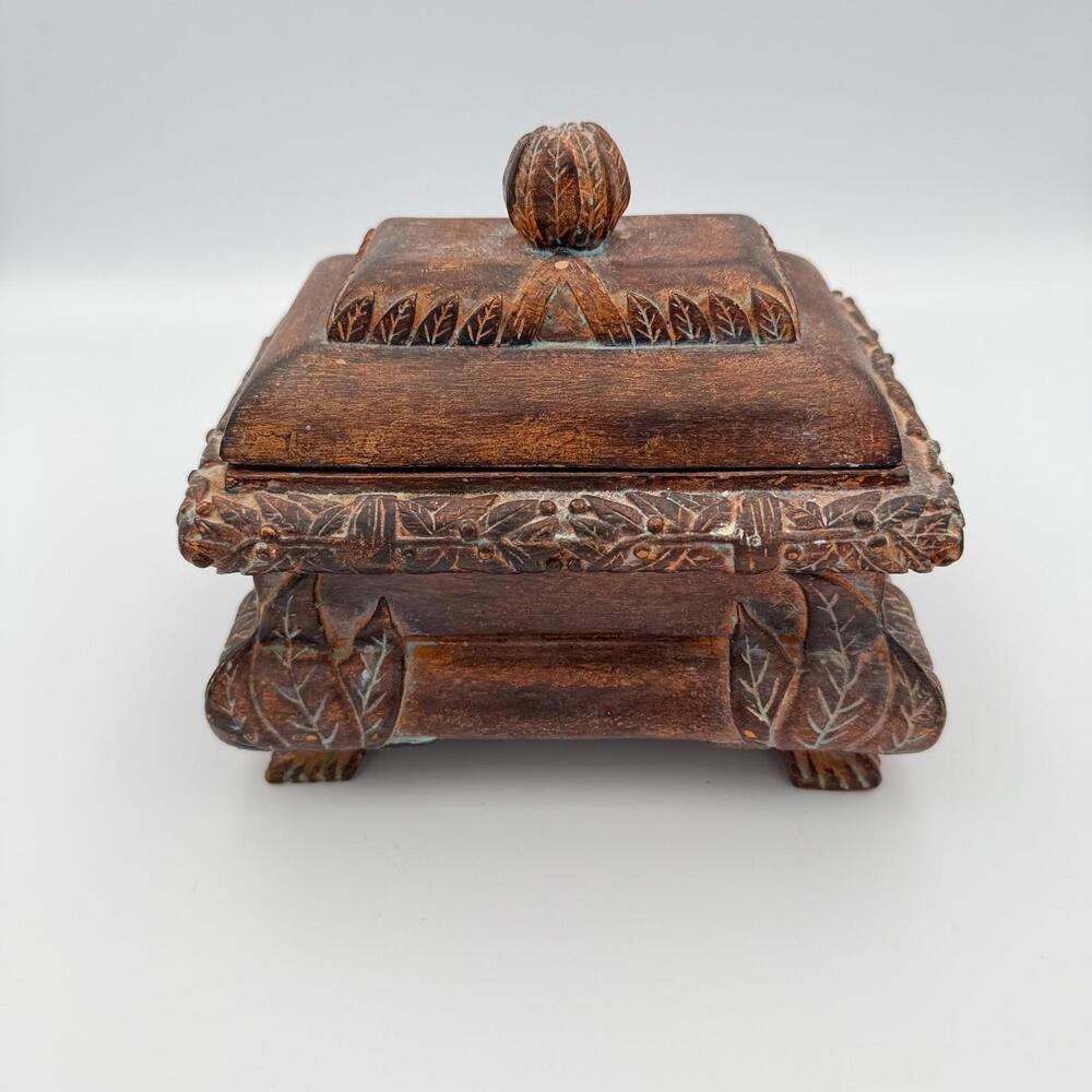 VTG Rectangular Island Motif Themed Trinket Box Embossed Brown Resin Felt Footed
